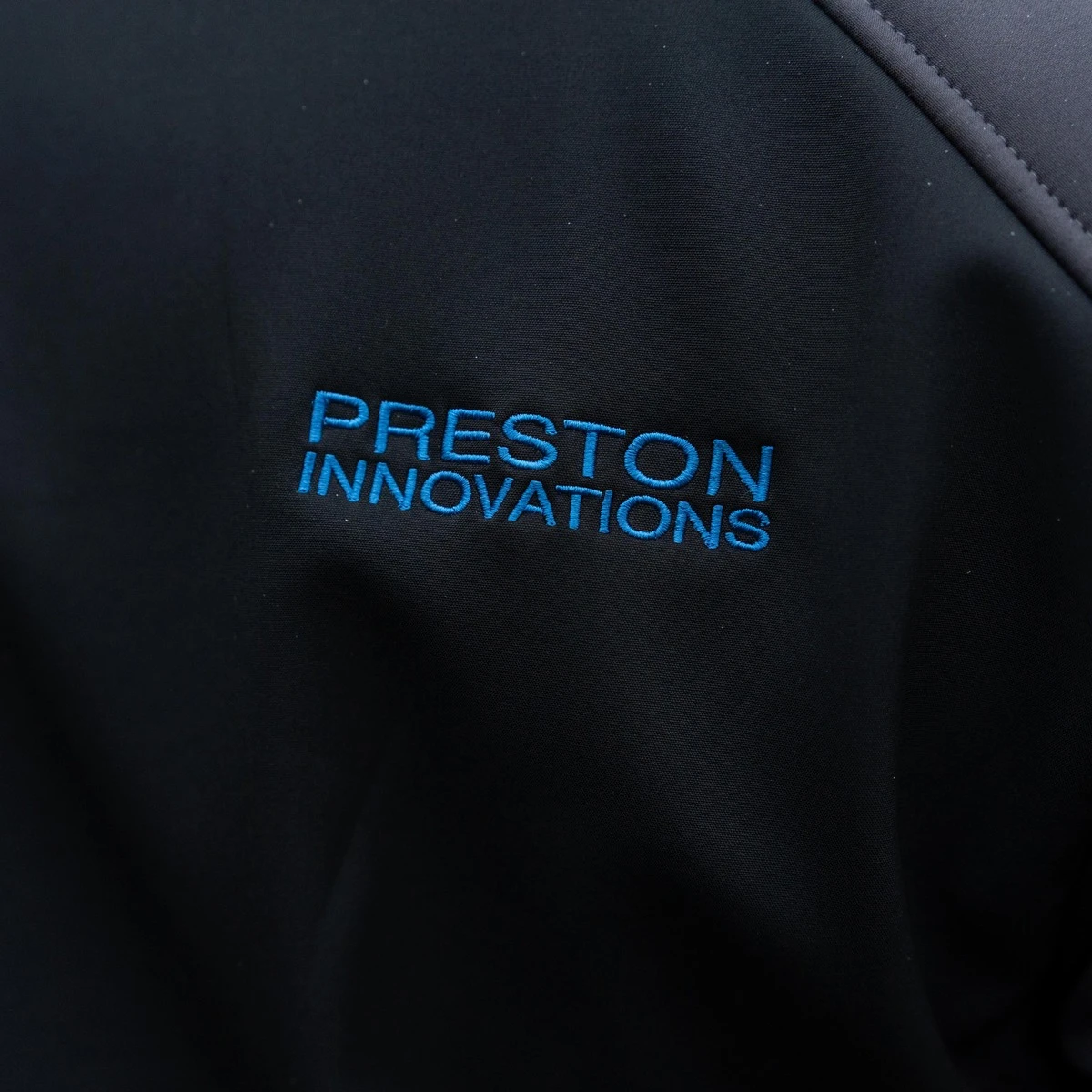 Veste femme zippée softshell à capuche en polyester NOIR