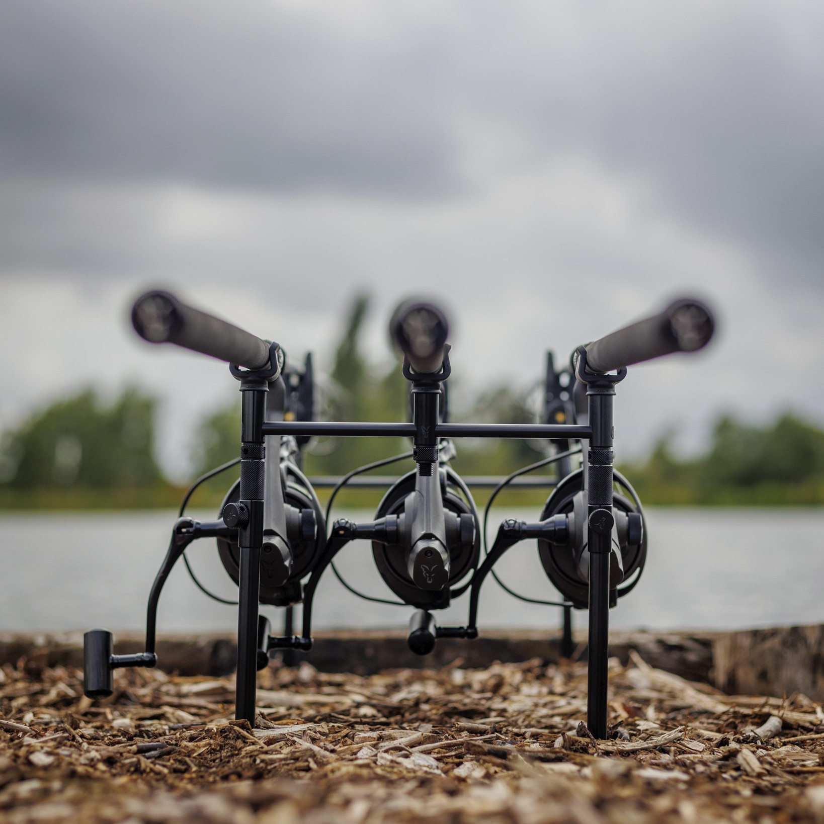 QR Buzz Bar Range Fox Black Label - Aluminum Fishing Rod Holder For 2 & 3  Rods (Black) Buzz Bars For Fishing