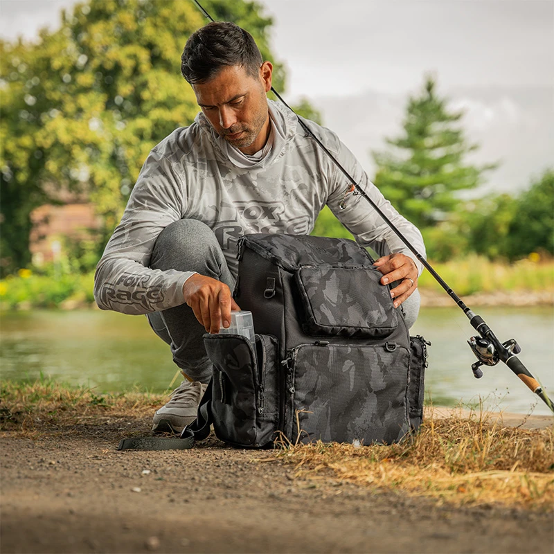 Sac Fox Rage Camo Voyager Medium Tackle Bag (avec 6 Boîtes Sac Fox Rage Camo Voyager Medium Tackle Bag (avec 6 Boîtes