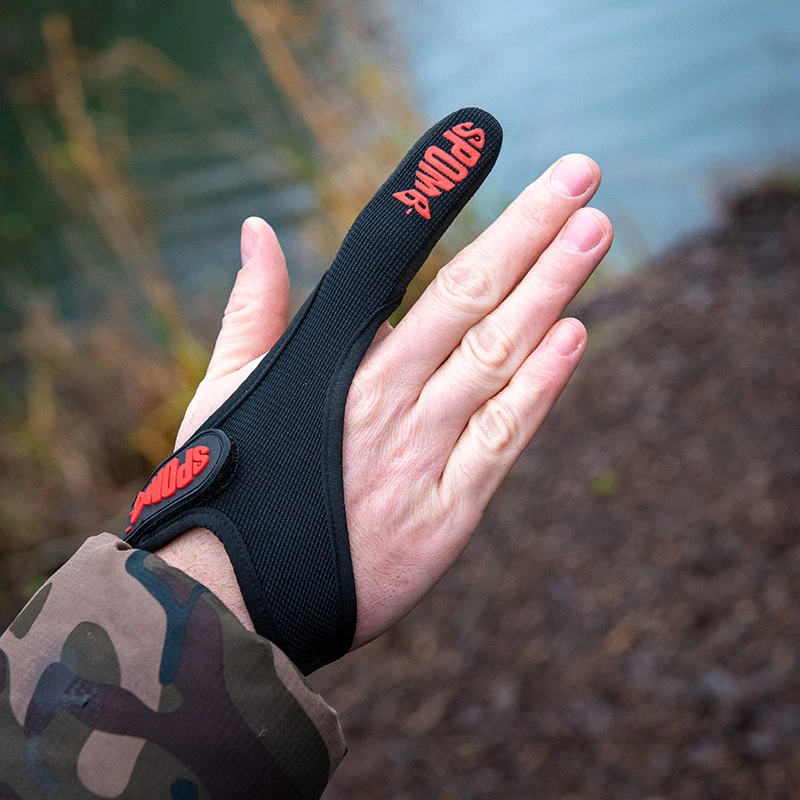 SODIAL (R) Guanto Casting Finger stallo Protector Mare Fly Carp Fishing Camouflage