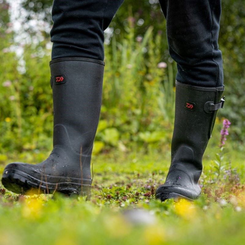 Daiwa fishing boots deals