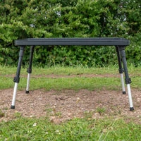 Avid Revolve Tavolo Pieghevole Per Bivvy E Pesca - Alluminio, Gambe Regolabili 18-27 Cm, 50x30 Cm, Compatto